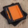 Kit 2 Peças Caneta e Moleskine com Pauta em Caixa K322 14,00 x 9,00 cm