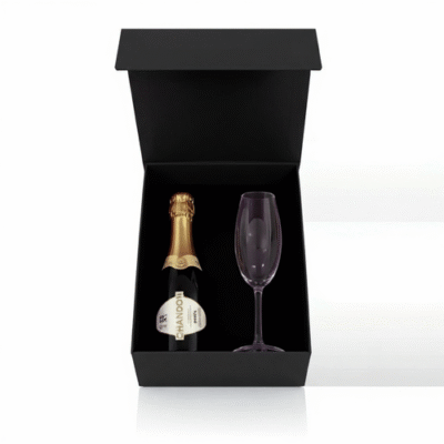 Kit Chandon com uma Taça